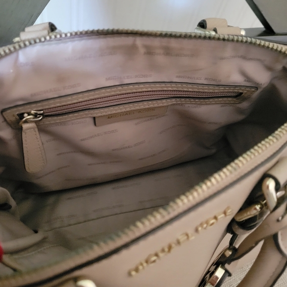 Michael Kors Ciara Taupe Tan Satchel Cross Body Handbag Purse Handles Buckles - Picture 7 of 10